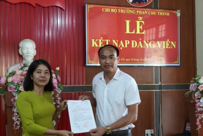 LỄ KẾT NẠP ĐẢNG VIÊN TRƯỜNG THCS PHAN CHU TRINH