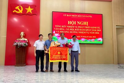 TRƯỜNG THCS PHAN CHU TRINH NHẬN CỜ THI ĐUA CỦA UBND TỈNH NĂM HỌC 2024 – 2025